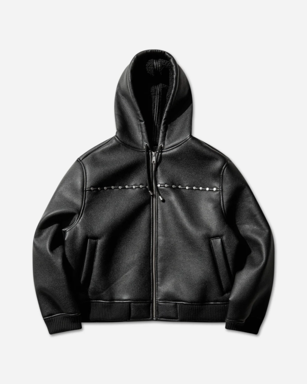 Chaqueta bomber negra con capucha y tachuelas