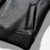 Chaqueta bomber negra con capucha y tachuelas